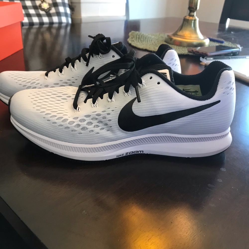 Nike Zoom Pegasus 34 sz 9.   Grey/white